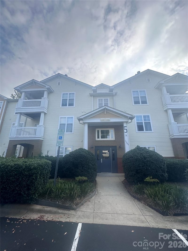 17215 Doe Valley Court, Cornelius, NC - 2 beds, 2 baths, 1,458 sqft - $289,900