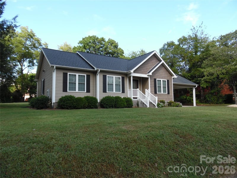 216 W 7th Street, Newton, NC - 3 beds, 2 baths, 1,246 sqft - $348,500