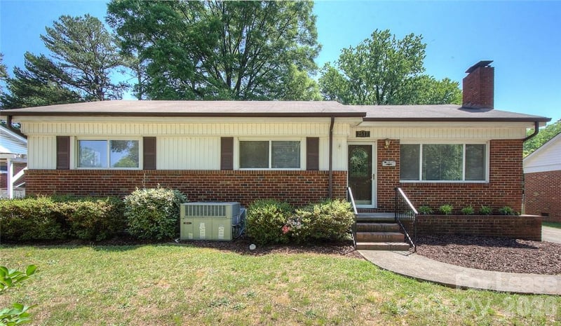 2517 Heywood Avenue, Charlotte, NC - 3 beds, 1.5 baths, 1,525 sqft - $1,745