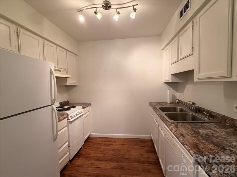 3147 Heathstead Place A, Charlotte, NC - 1 bed, 1 bath, 696 sqft - $1,199