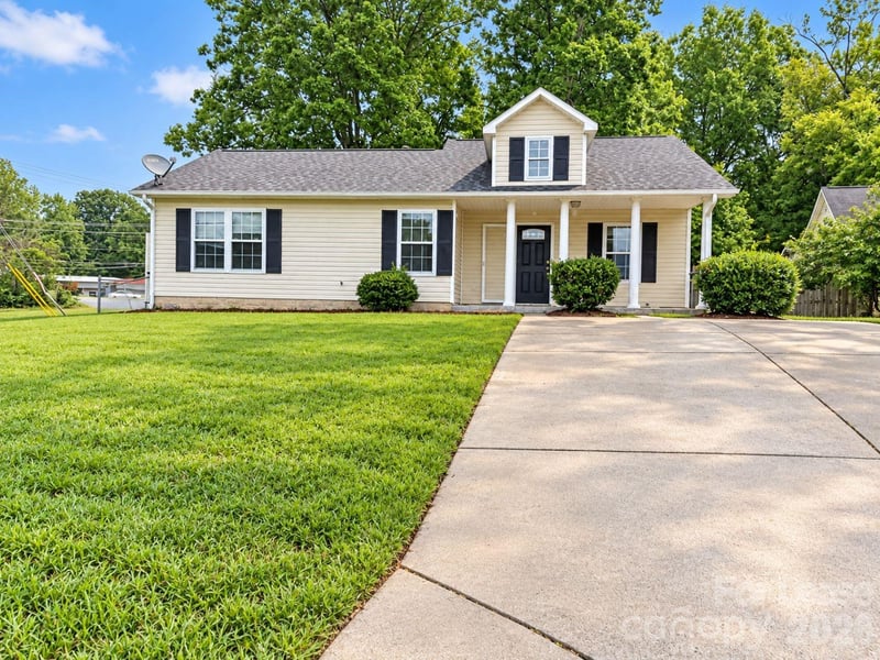 5310 Abner Lane, Charlotte, NC - 3 beds, 2 baths, 1,145 sqft - $1,699/mo