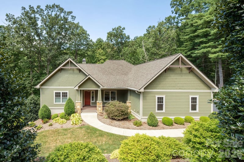 8 MANORWOOD Court, Flat Rock, NC - 3 beds, 2 baths, 2,574 sqft - $989,900