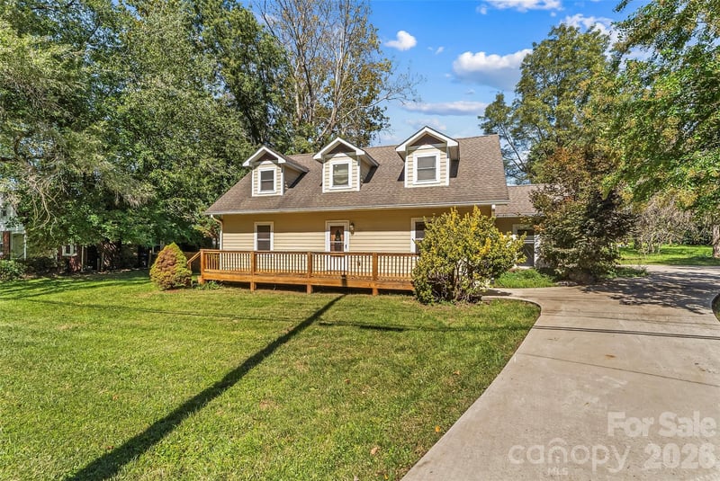 221 Old US 70 Highway E, Black Mountain, NC - 4 beds, 2 baths, 2,044 sqft - $400,000