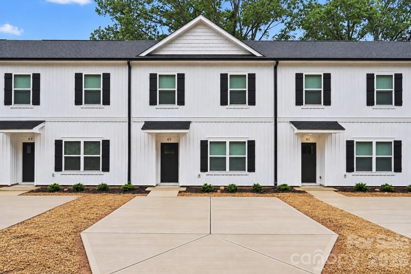 45 E 13th Street, Newton, NC - 2 beds, 1.5 baths, 1,069 sqft - $196,000
