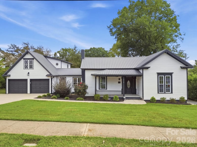 315 S Main Street, Davidson, NC - 4 beds, 4.5 baths, 2,672 sqft - $1,550,000