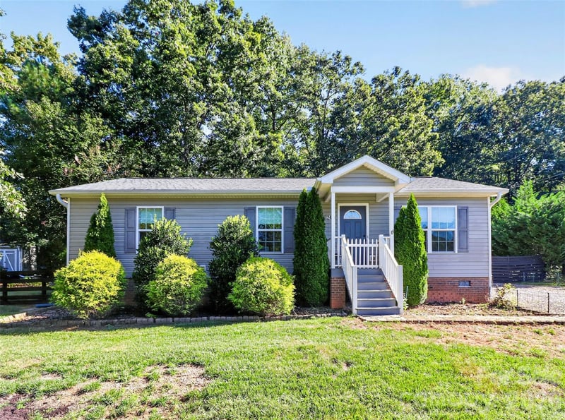 2454 Oak Valley Lane, Maiden, NC - 3 beds, 2 baths, 1,210 sqft - $260,000