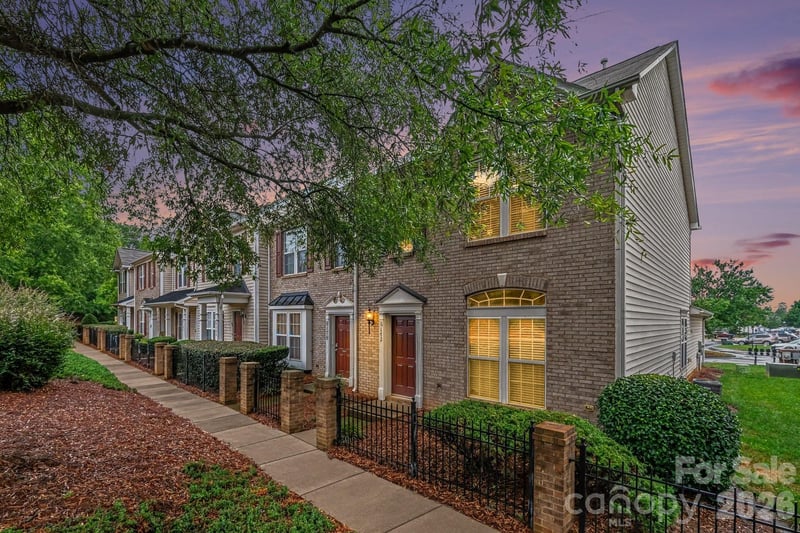 6172 Prosperity Church Road, Charlotte, NC - 2 beds, 2.5 baths, 1,474 sqft - $269,900