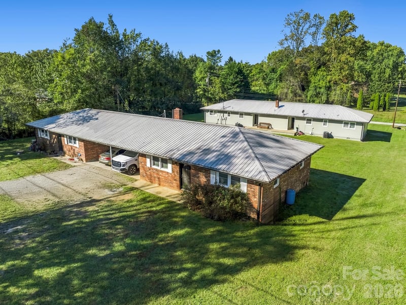 17 Randolph Avenue, Flat Rock, NC - 8 beds, 3,750 sqft - $899,900
