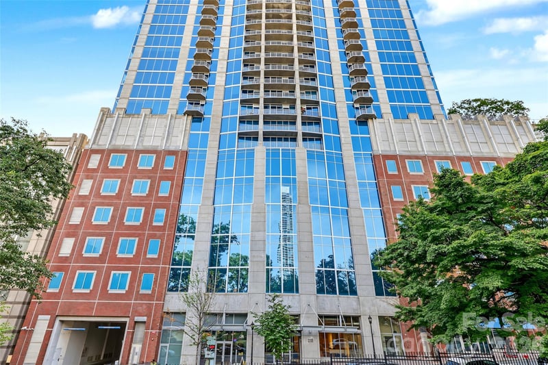 210 N Church Street Apt 3315, Charlotte, NC - 2 beds, 2 baths, 1,048 sqft - $577,000