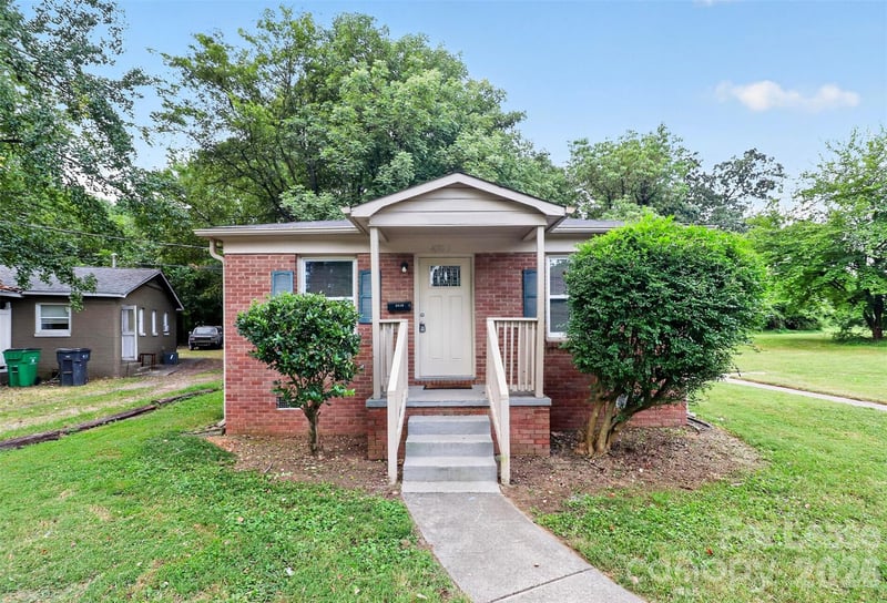 4030 Bearwood Avenue A, Charlotte, NC - 2 beds, 1 bath - $1,099/mo