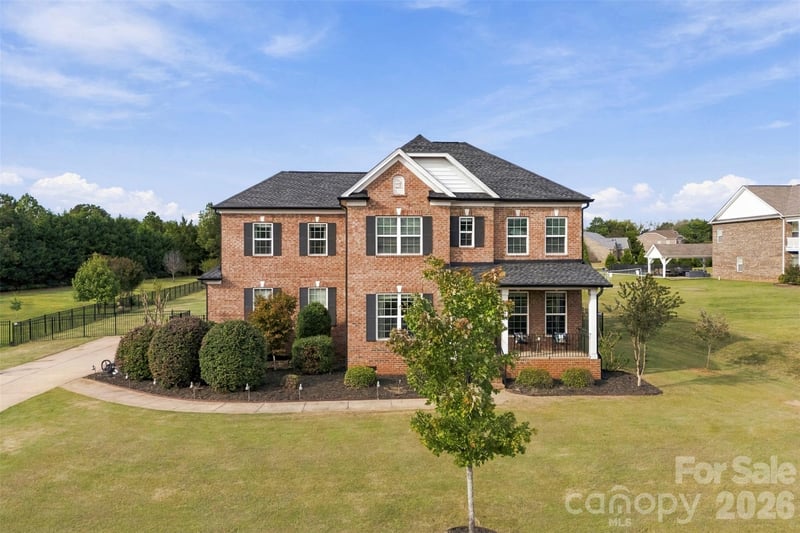 1124 Golden Gate Court, Rock Hill, SC - 3 beds, 2.5 baths, 2,740 sqft - $550,000