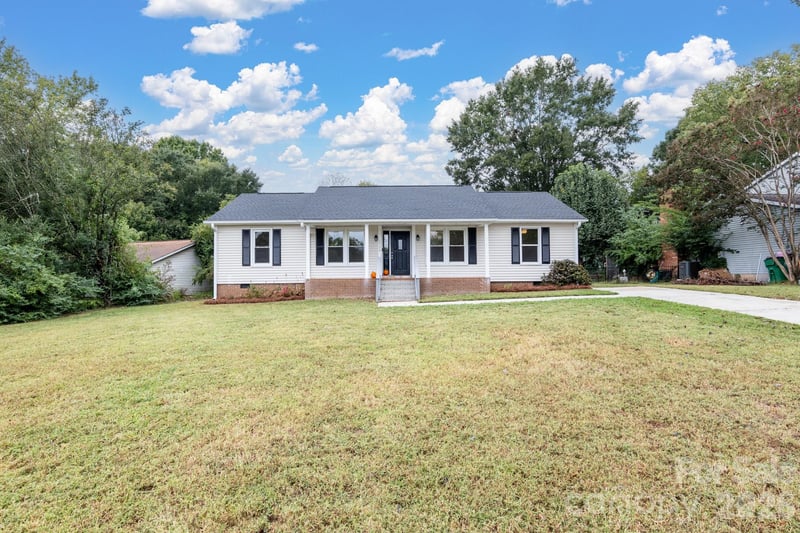 8530 Glenway Court, Charlotte, NC - 3 beds, 2 baths, 1,395 sqft - $369,999