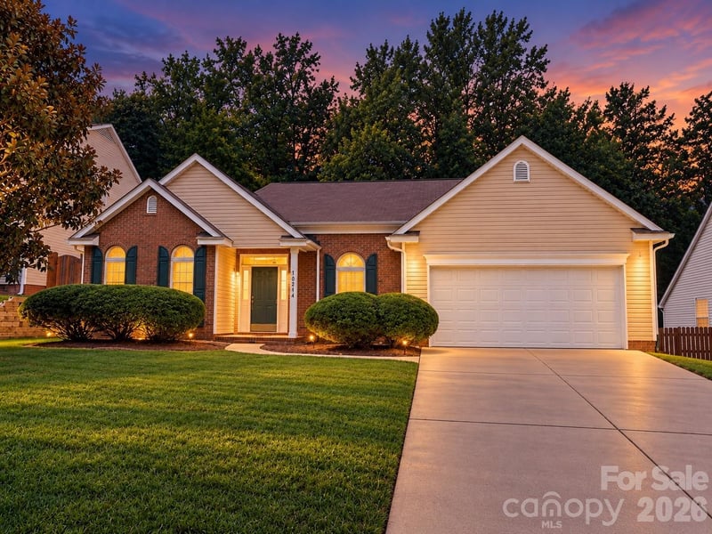 10214 Stoneykirk Lane, Charlotte, NC - 4 beds, 2 baths, 2,223 sqft - $385,000
