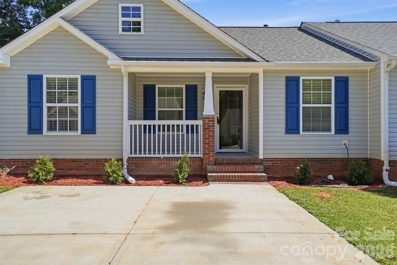 1378 Pampas Circle, Rock Hill, SC - 3 beds, 2 baths, 1,090 sqft - $234,900