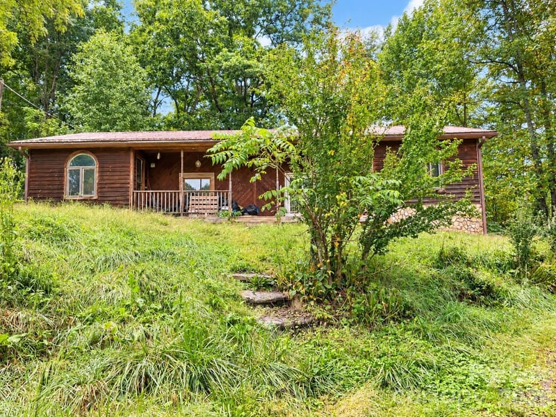 323 Forrest Fisher Road, Spruce Pine, NC - 4 beds, 3 baths, 2,500 sqft - $189,900