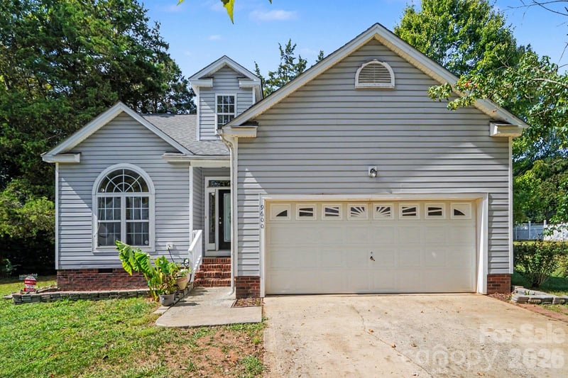 9600 Veronica Drive, Charlotte, NC - 4 beds, 2.5 baths, 2,222 sqft - $380,000