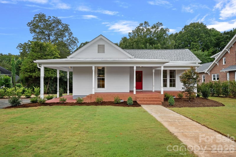 705 N Main Street, Davidson, NC - 4 beds, 3.5 baths, 3,404 sqft - $1,500,000