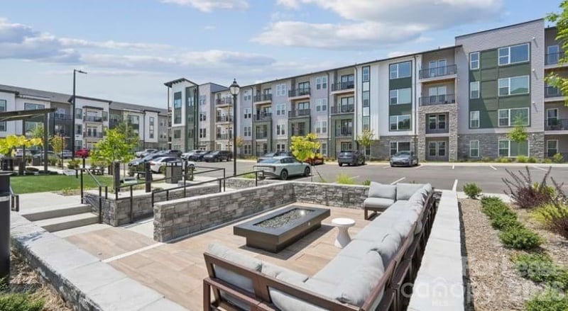 9414 Mallard Creek Road Drake, Charlotte, NC - 3 beds, 2 baths, 1,501 sqft - $2,750/mo