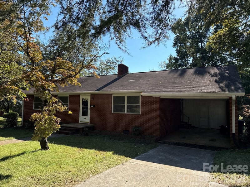 805 E Iredell Avenue, Mooresville, NC - 3 beds, 1.5 baths, 1,276 sqft - $1,595/mo
