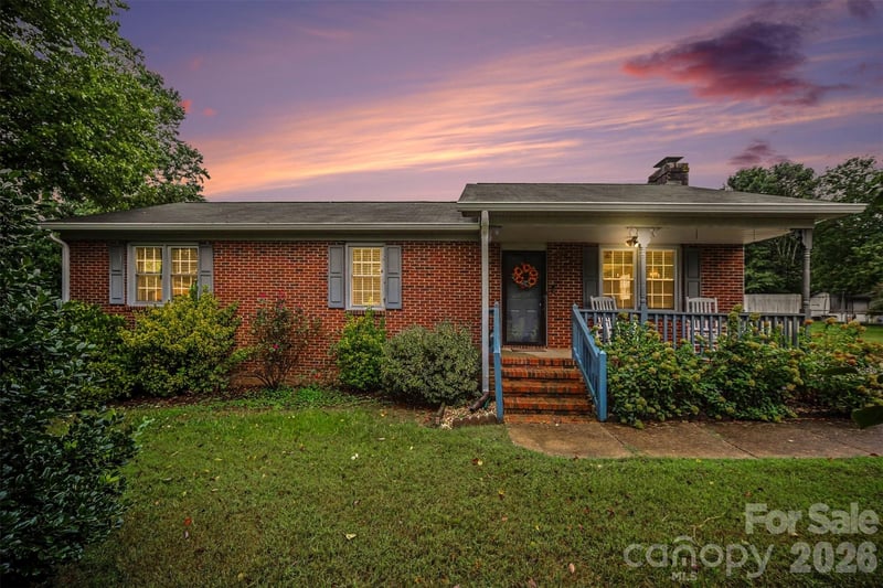 205 Wrentree Lane, Gastonia, NC - 3 beds, 2 baths, 1,239 sqft - $276,000