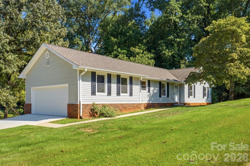 424 Holland Drive, Statesville, NC - 3 beds, 2 baths, 1,598 sqft - $340,000