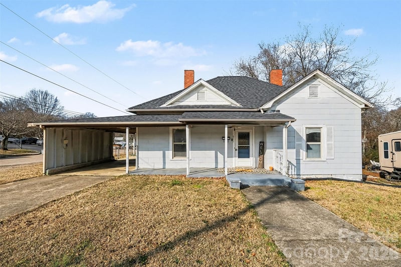911 N Walnut Street, Kannapolis, NC - 2 beds, 1 bath, 1,612 sqft - $199,000