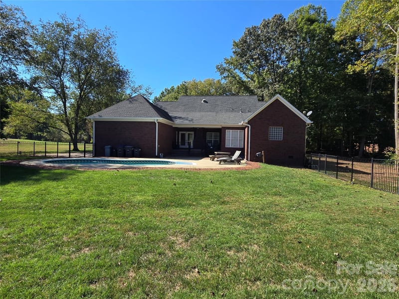 3008 Scottsdale Lane, Matthews, NC - 4 beds, 4 baths, 3,760 sqft - $989,000