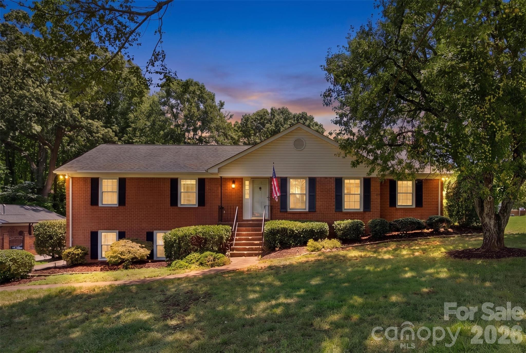 3101 Canterberry Dr, Gastonia, NC 28056. property listing photo