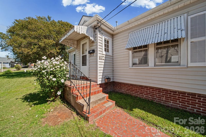 402 Heilig Avenue, Salisbury, NC - 2 beds, 1 bath, 1,465 sqft - $139,900