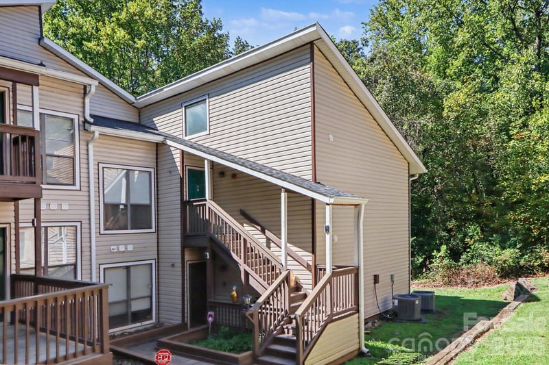 4401 Sharon Chase Drive H, Charlotte, NC - 2 beds, 2 baths, 914 sqft - $135,000