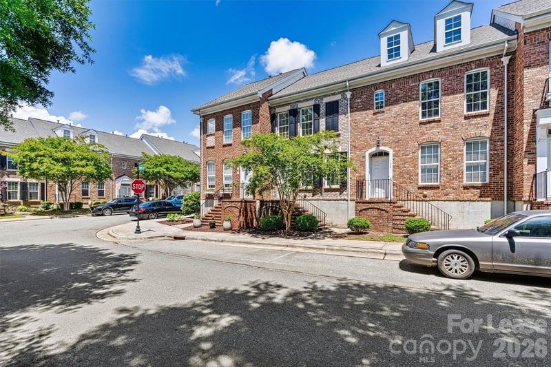 110 Dime Lane, Mooresville, NC - 2 beds, 2.5 baths, 1,054 sqft - $2,000/mo
