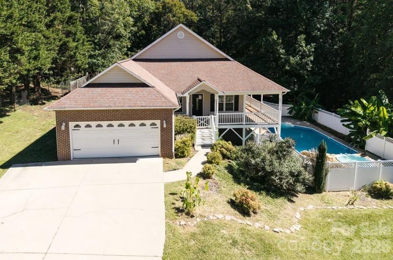 6391 Cathedral Drive, Hickory, NC - 3 beds, 3 baths, 2,348 sqft - $487,000