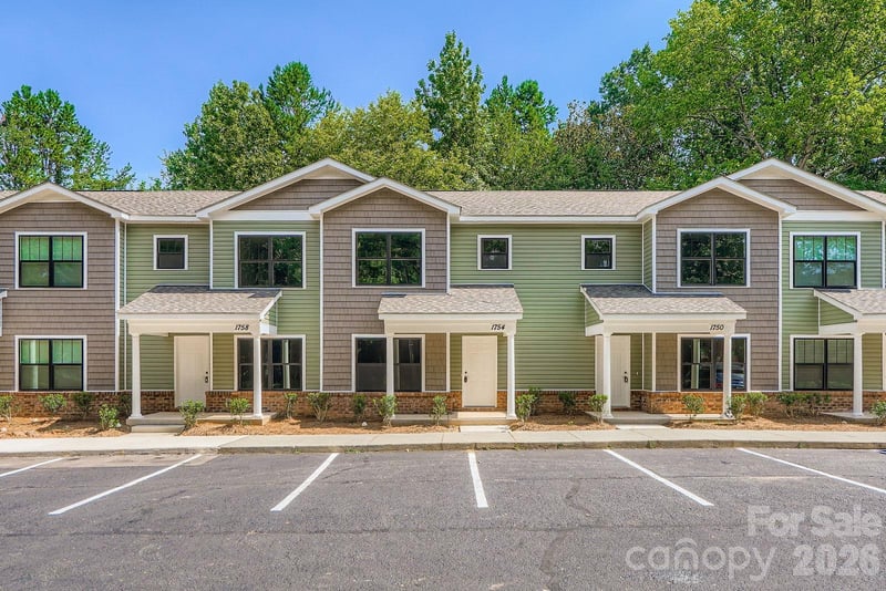 1765 J Julian Lane, Charlotte, NC - 3 beds, 2.5 baths, 1,928 sqft - $275,000