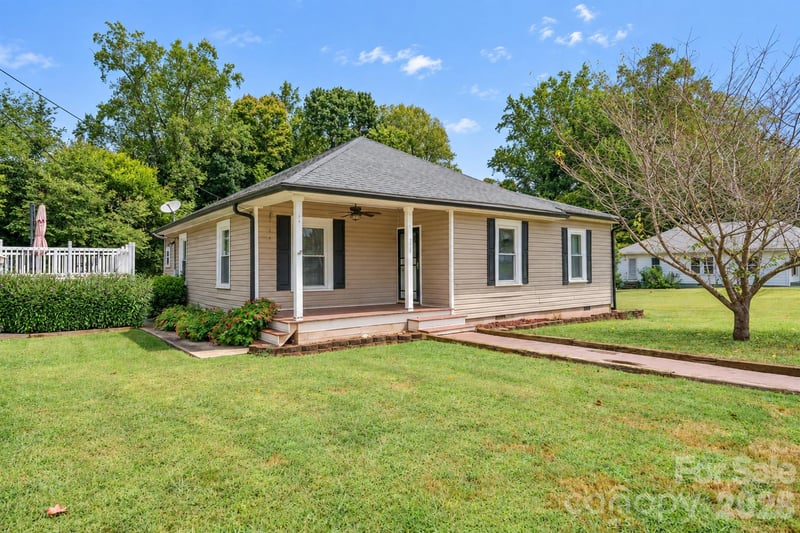 228 Hazeleen Avenue, Belmont, NC - 3 beds, 2 baths, 1,551 sqft - $335,000