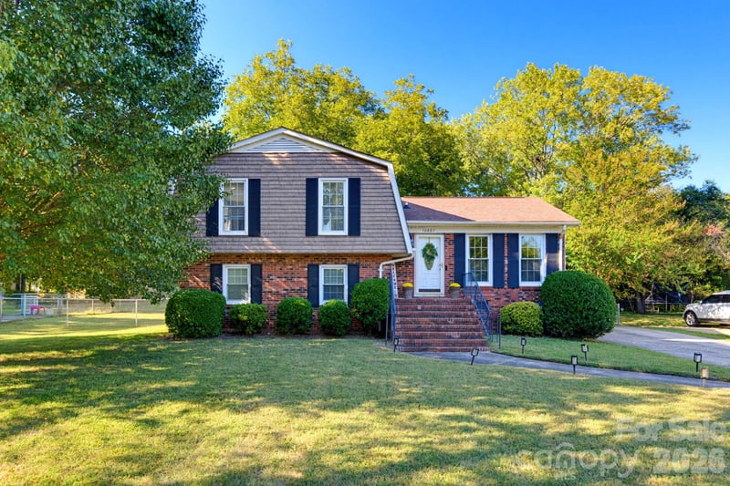 12001 Antebellum Drive, Charlotte, NC - 3 beds, 2 baths, 1,681 sqft - $340,000