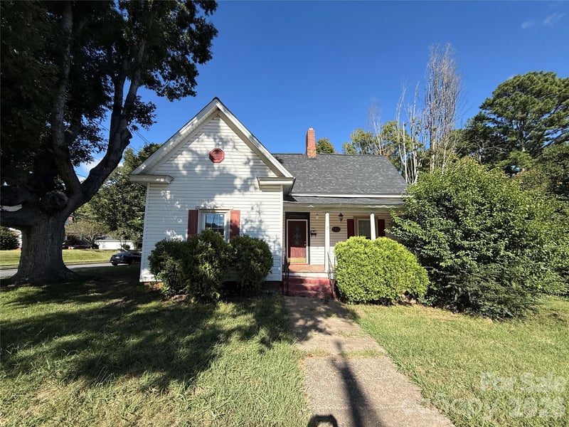 261 W Iredell Avenue, Mooresville, NC - 3 beds, 2.5 baths, 1,808 sqft - $180,000
