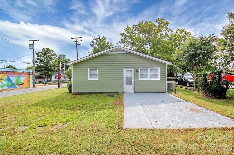 212 Kerr Street NW, Concord, NC - 3 beds, 1.5 baths, 1,036 sqft - $255,000