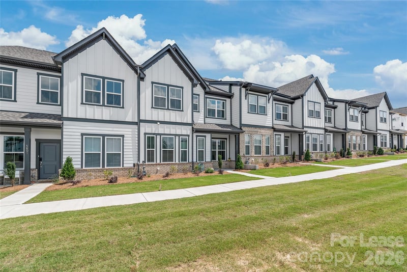 5807 Clear Creek Lane, Charlotte, NC - 4 beds, 3.5 baths, 2,380 sqft - $2,625/mo