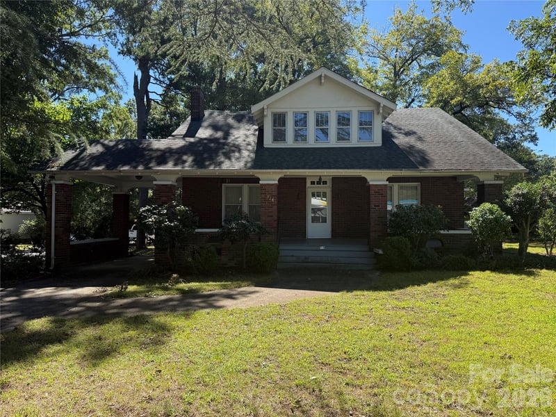 718 E E Franklin Street, Monroe, NC - 3 beds, 2 baths, 2,417 sqft - $319,999