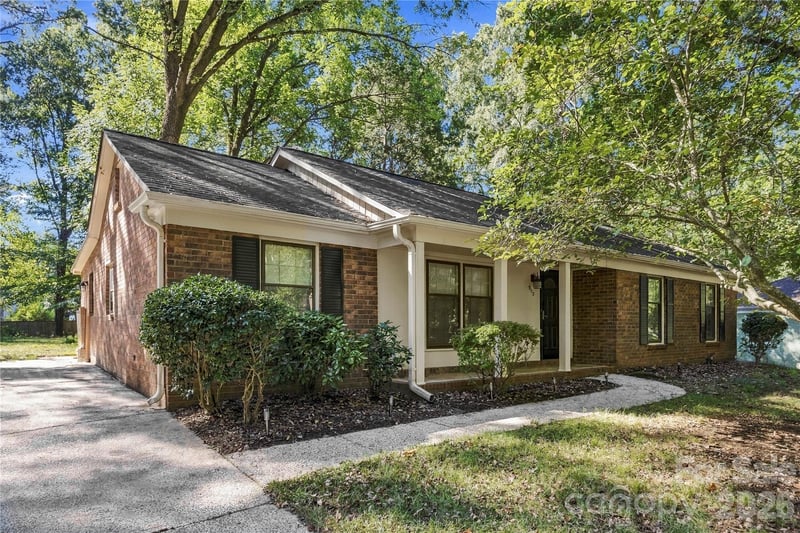9112 Sardis Forest Drive, Charlotte, NC - 3 beds, 2 baths, 1,544 sqft - $400,000