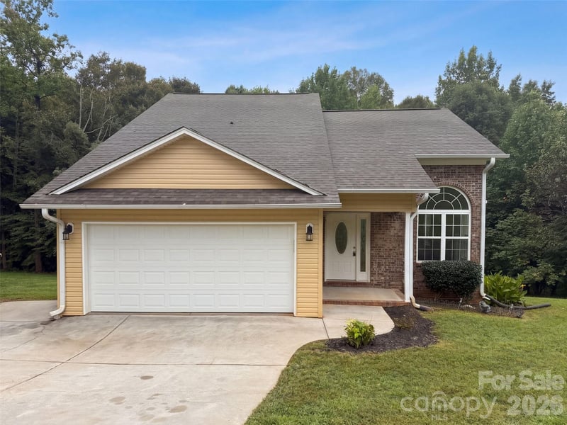 117 Sundance Circle, Statesville, NC - 3 beds, 3.5 baths, 1,914 sqft - $295,000