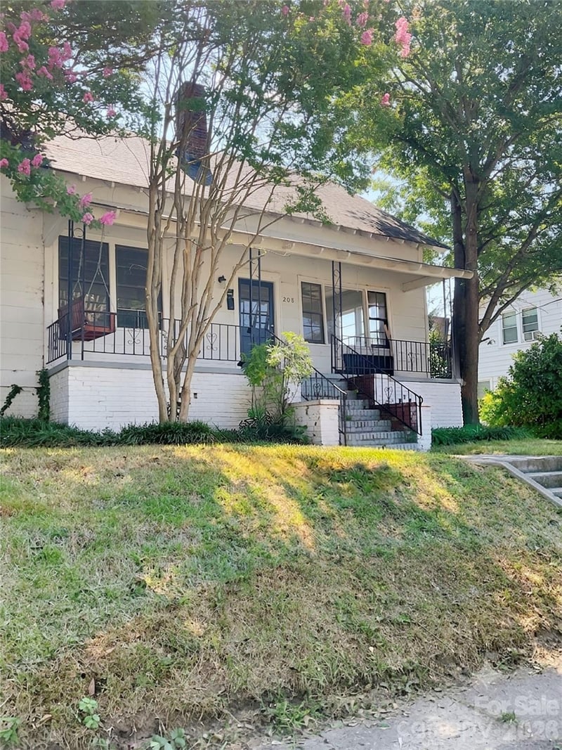 208 S Ransom Street, Gastonia, NC - 2 beds, 1 bath, 1,092 sqft - $145,000