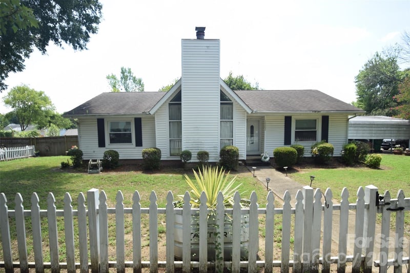 12202 Charing Grove Lane, Charlotte, NC - 3 beds, 2 baths, 1,261 sqft - $320,000