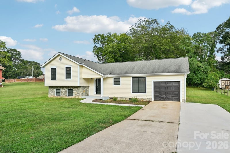 1106 Stanton Drive, Shelby, NC - 4 beds, 3 baths, 1,978 sqft - $292,000