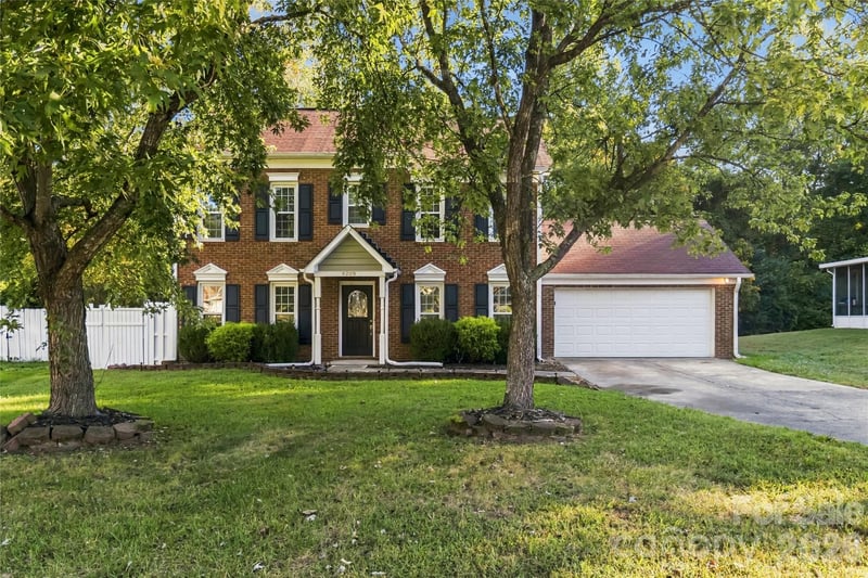 4209 Hounds Run Drive, Matthews, NC - 3 beds, 2.5 baths, 1,660 sqft - $365,000