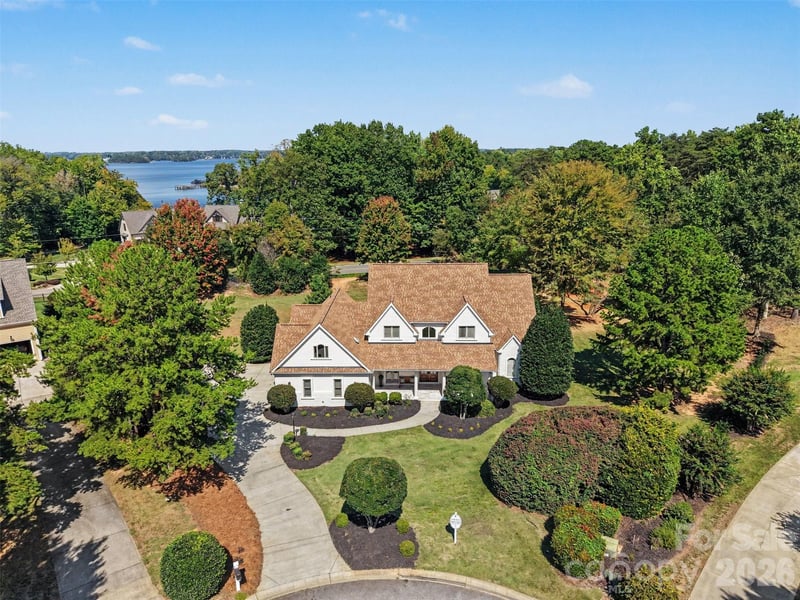 109 Fitchburg Court, Mooresville, NC - 4 beds, 4.5 baths, 4,466 sqft - $1,470,000