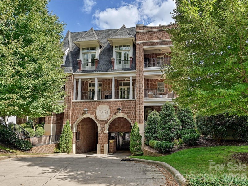 2251 Selwyn Avenue Apt 203, Charlotte, NC - 3 beds, 3.5 baths, 2,160 sqft - $1,325,000