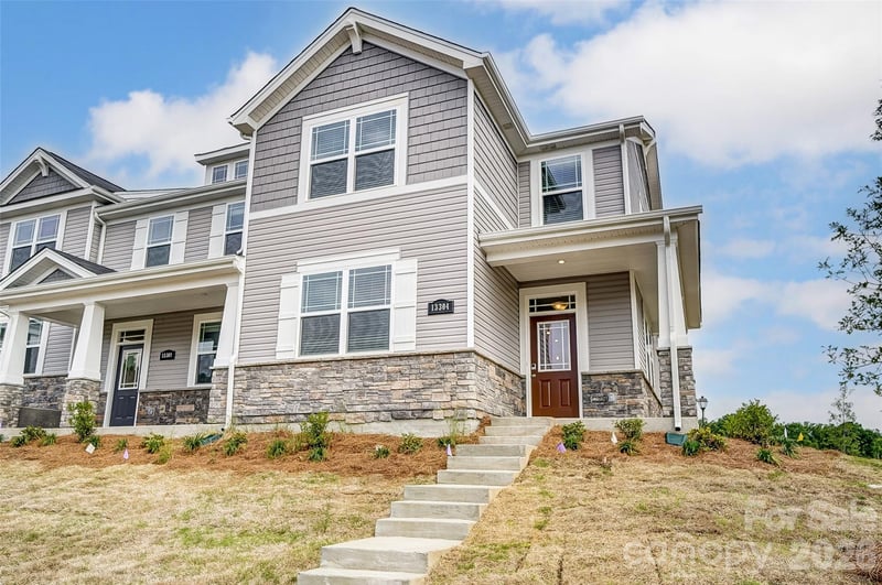 5225 Wyes Oak Lane, Charlotte, NC - 3 beds, 2.5 baths, 1,742 sqft - $389,990
