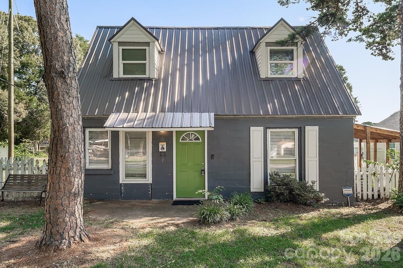 109 Julia Avenue, Belmont, NC - 2 beds, 1 bath, 810 sqft - $209,000