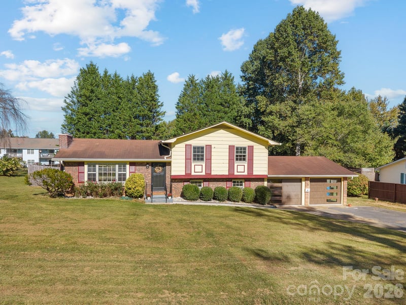 87 Underhill Road, Hendersonville, NC - 3 beds, 2 baths, 1,844 sqft - $399,000